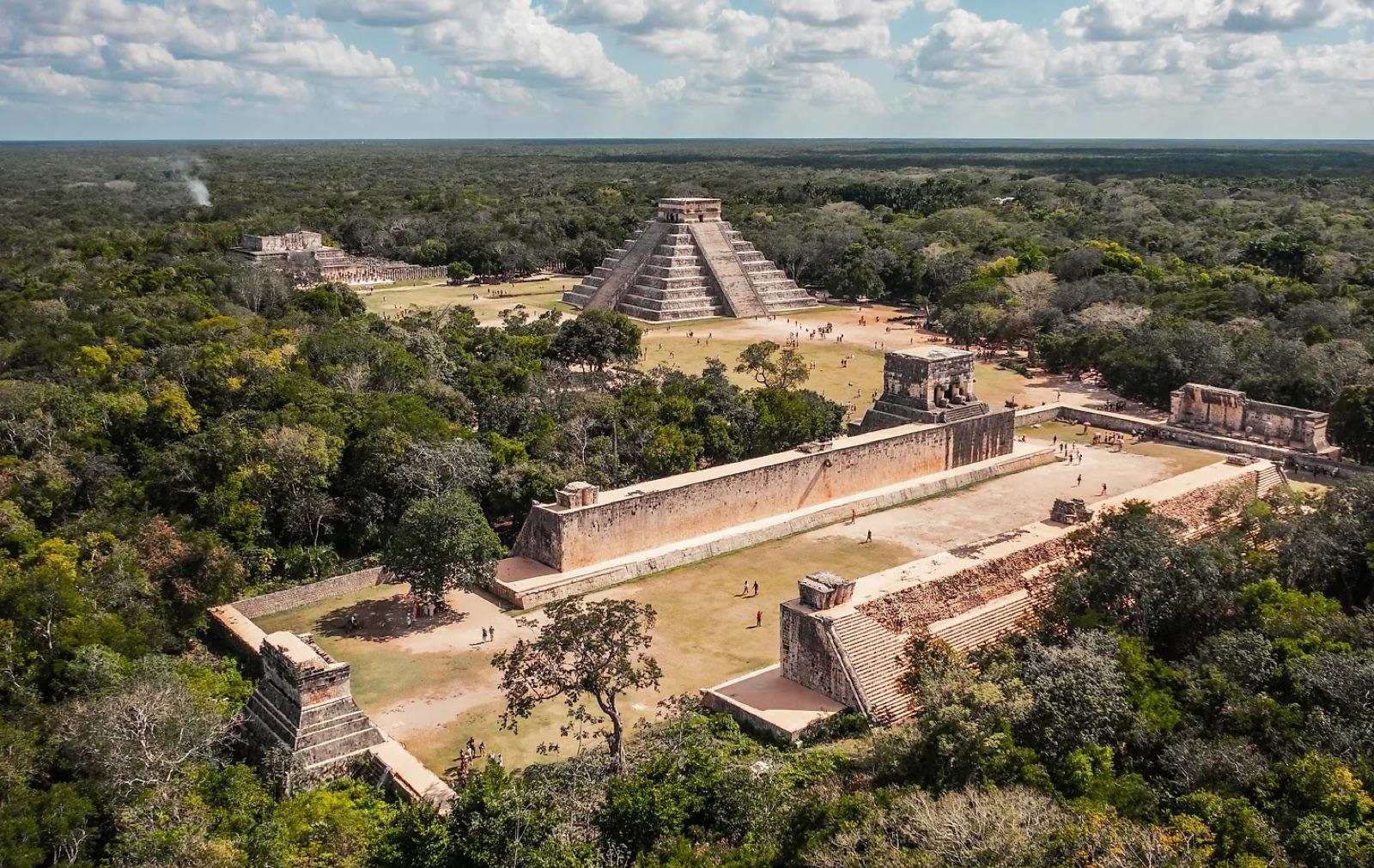 El Castillo pyramid rising above the jungle at Chichén Itzá