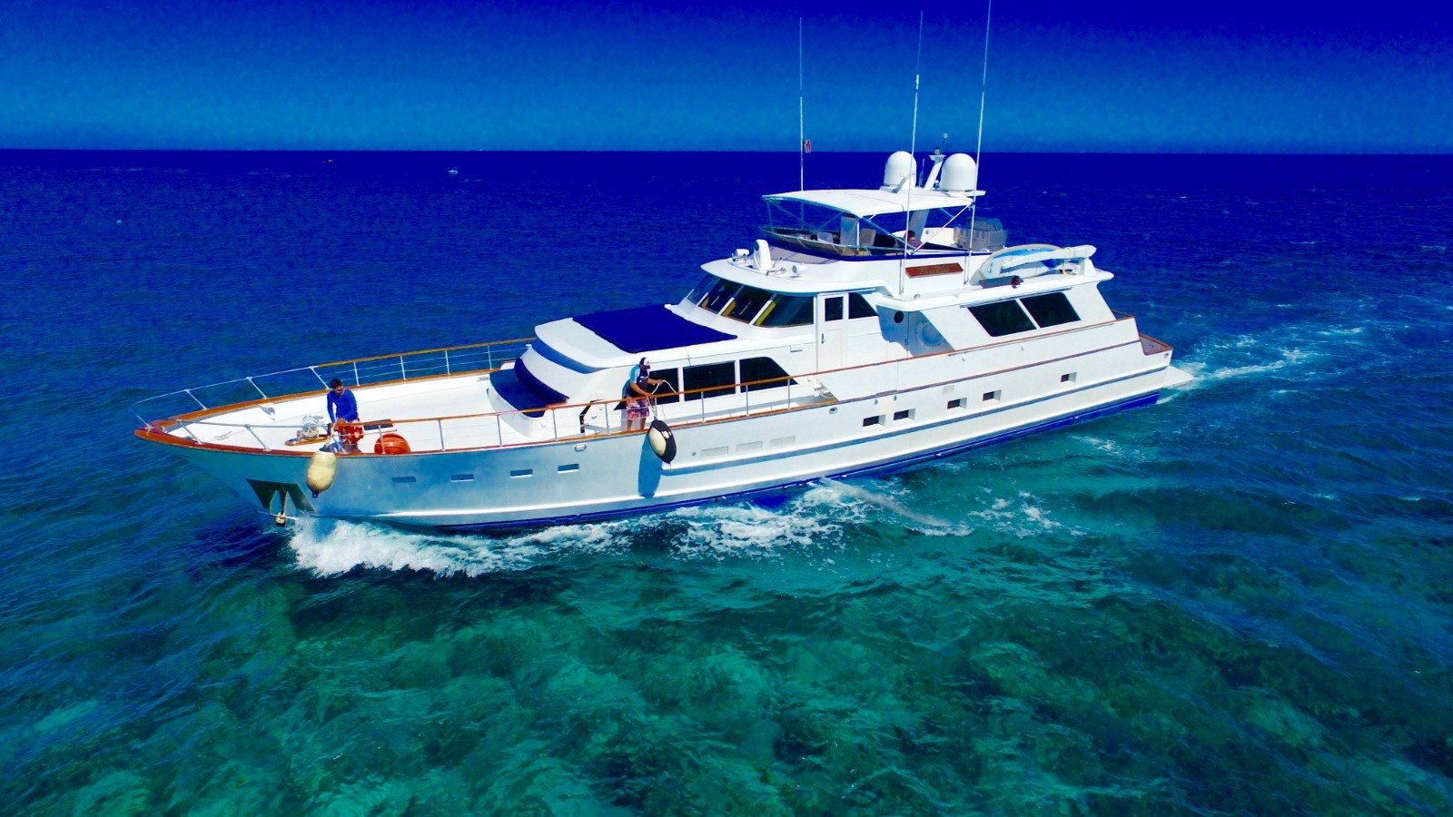 Pura Vida: 80 ft motor yacht